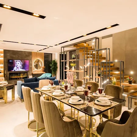 4 Bdr Ultra Luxury With Cinema Victoria וילה