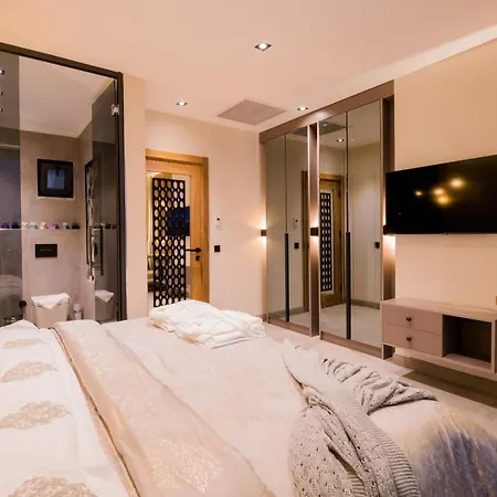 4 Bdr Ultra Luxury With Cinema Victoria וילה