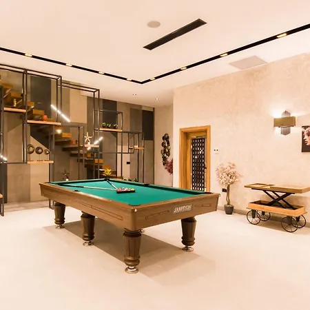 4 Bdr Ultra Luxury With Cinema Victoria וילה