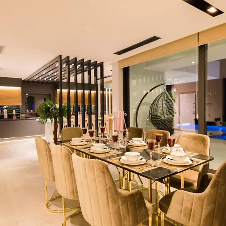 וילה 4 Bdr Ultra Luxury With Cinema Victoria