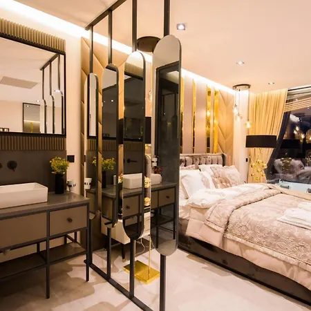 4 Bdr Ultra Luxury With Cinema Victoria קס