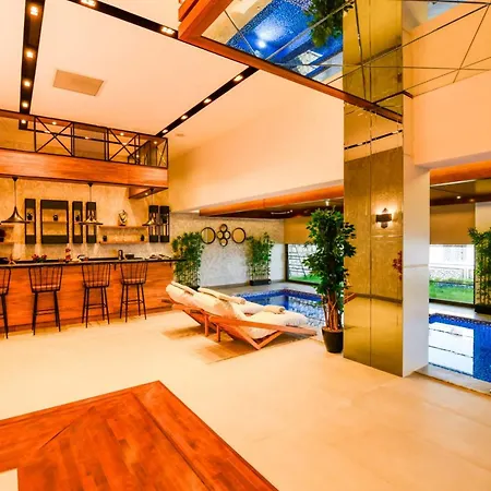4 Bdr Ultra Luxury With Cinema Victoria Villa