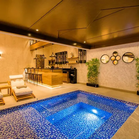 4 Bdr Ultra Luxury With Cinema Victoria