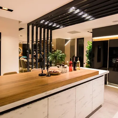 4 Bdr Ultra Luxury With Cinema Victoria Willa